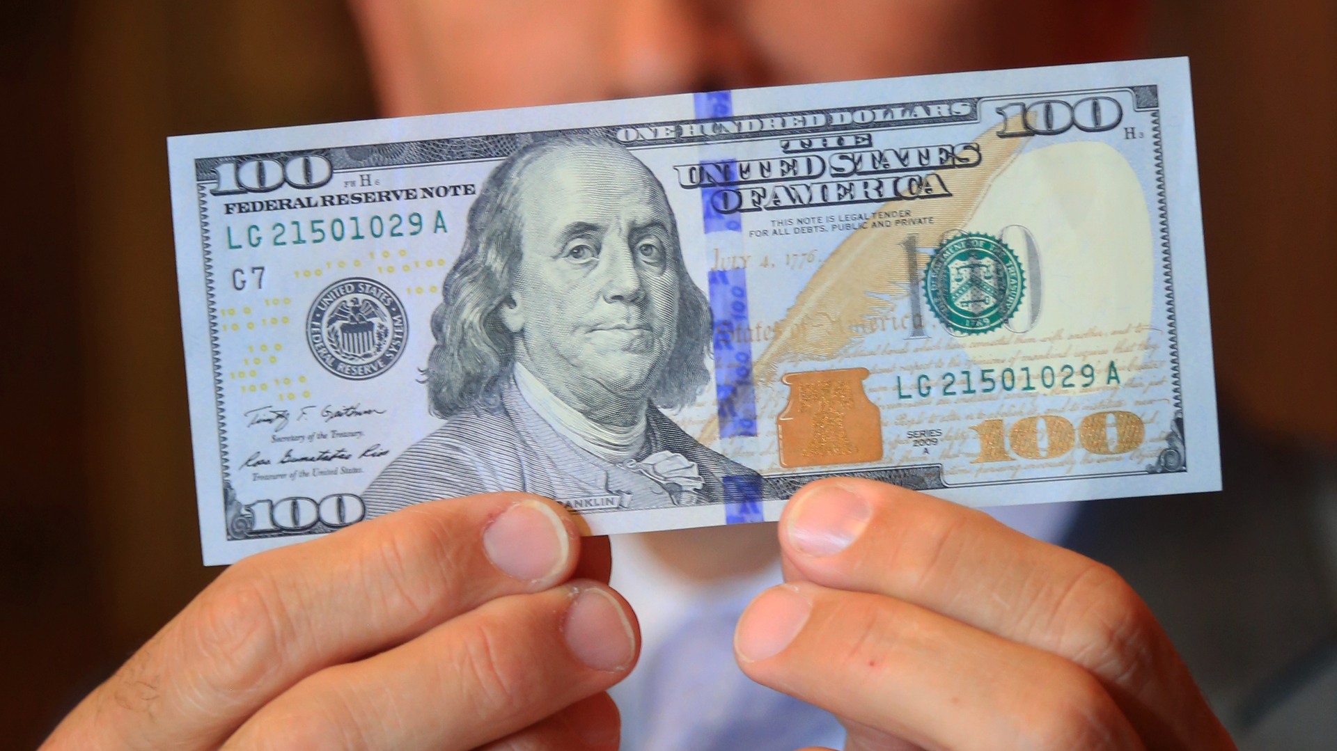 Dólar: Cómo saber si son falsos los billetes de 100 más antiguos
